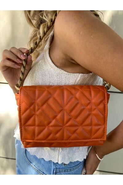 Charlene Női narancssárga láncos steppelt válltáska