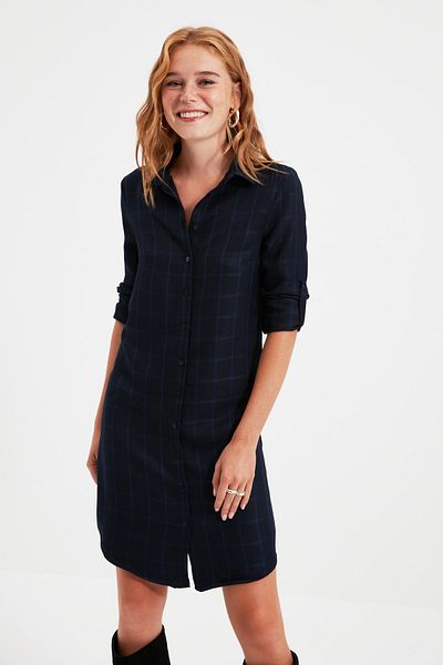 Trendyol Collection Marineblau kariertes Mini-Hemdkleid aus Webstoff TWOAW21EL0052