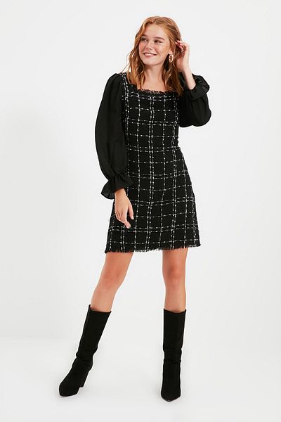 Trendyol Collection Schwarzes Tweed-Kleid mit Mini-Chiffonärmeln in A-Linie und detailliertem Webmuster TWOAW21EL0532