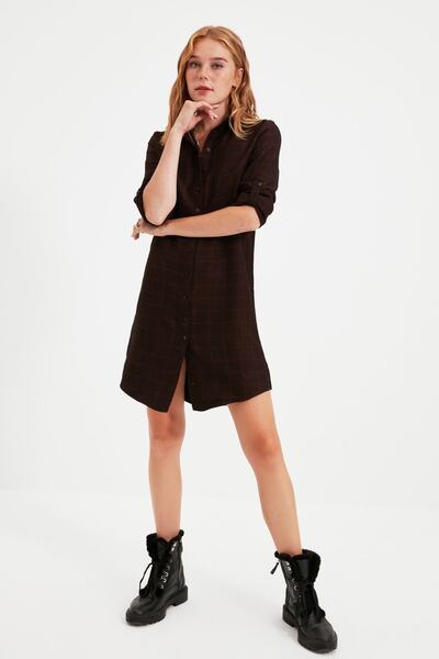 Trendyol Collection Vínové košilové šaty