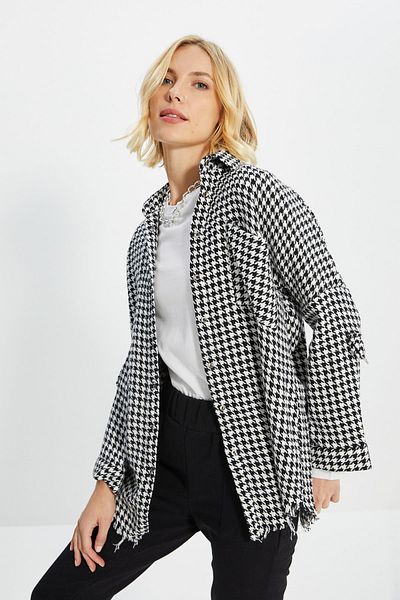 Trendyol Collection Schwarzes Sakkohemd mit Hahnentrittmuster und Rock - Dirty Finish, gewebt TWOAW20GO0159