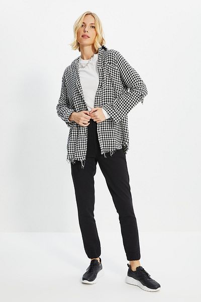 Trendyol Collection Schwarzes Sakkohemd mit Hahnentrittmuster und Rock - Dirty Finish, gewebt TWOAW20GO0159