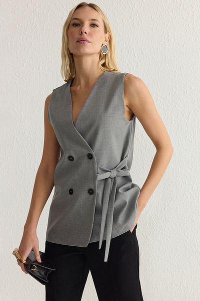 Trendyol Collection Graue, übergroße, gewebte Polyviskose-Weste mit Bindedetail TWOSS25YE00013