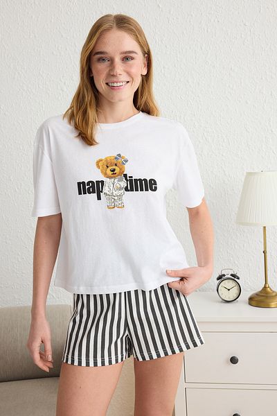 Trendyol Collection Ecrufarbenes, gestreiftes Pyjama-Set für Paare aus 100 % Baumwolle – THMSS24PT00175