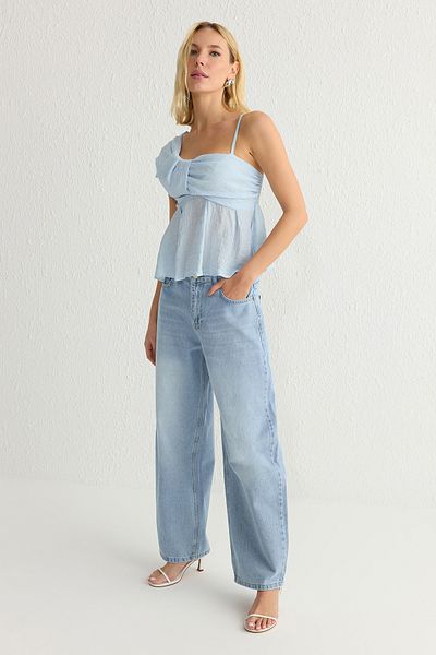 Trendyol Collection Ανοιχτό μπλε δέσιμο ώμου Λεπτομερής υφαντή μπλούζα TWOSS25BZ00105