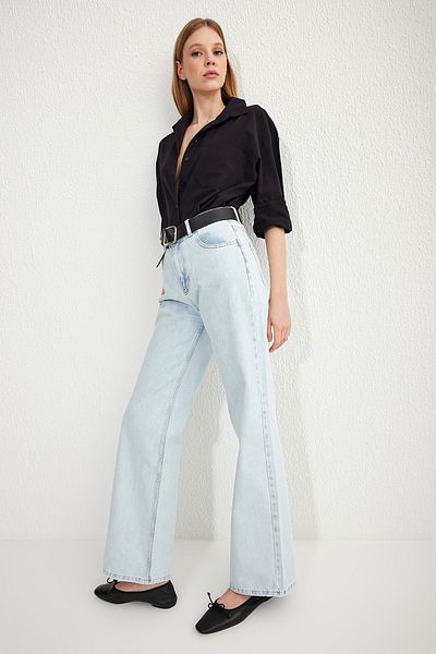 Trendyol Collection Blugi albastru deschis cu talie înaltă cu picioare late TWOSS25JE00092