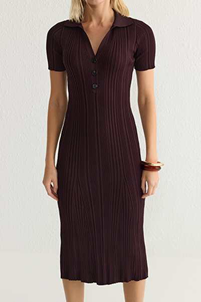 Trendyol Collection Sukienka maxi z dzianiny Plum z golfem Twoss24El00282