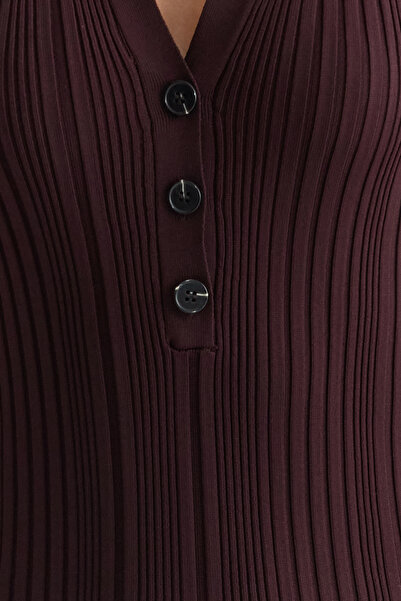 Trendyol Collection Sukienka maxi z dzianiny Plum z golfem Twoss24El00282