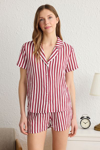 Trendyol Collection Vínová pruhovaná viskózová tkaná pyžamová souprava Thmss25Pt00026