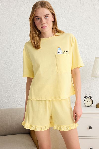 Trendyol Collection Sárga fodros nyomott rövidnadrág kötött pizsama szett THMSS22PT0422