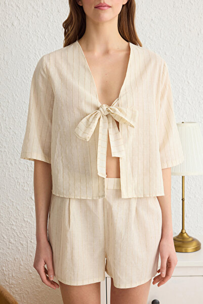 Trendyol Collection Σετ πιτζάμες μπεζ λινό Look 100% βαμβακερό υφαντό - ριγέ και δεμένο THMSS25PT00136