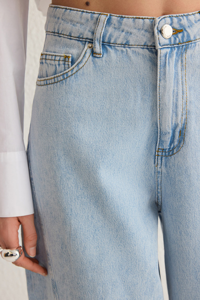 Trendyol Collection Světle modré detaily prošívání Vysoký pas Barel Baggy Jeans Twoss25Je00019