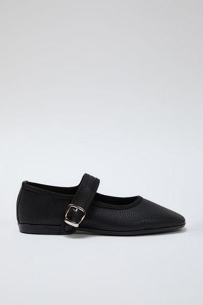 TRENDYOL SHOES Schwarz strukturierte Mary Jane Schnalle Damen Mandel Zehe Babet TAKSS25BE00001