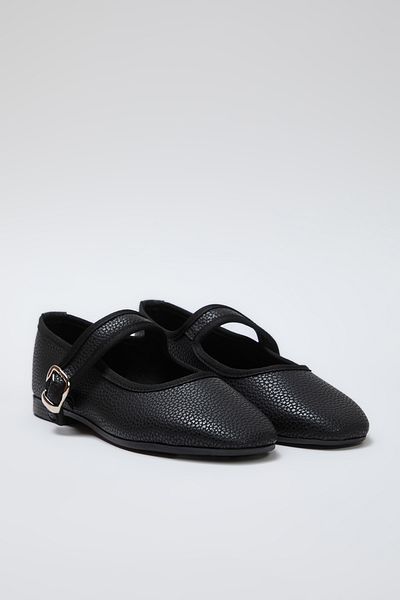TRENDYOL SHOES Schwarz strukturierte Mary Jane Schnalle Damen Mandel Zehe Babet TAKSS25BE00001