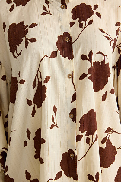 Trendyol Modest Oversize košile z béžové květinové texturované látky Tctss25Tg00001
