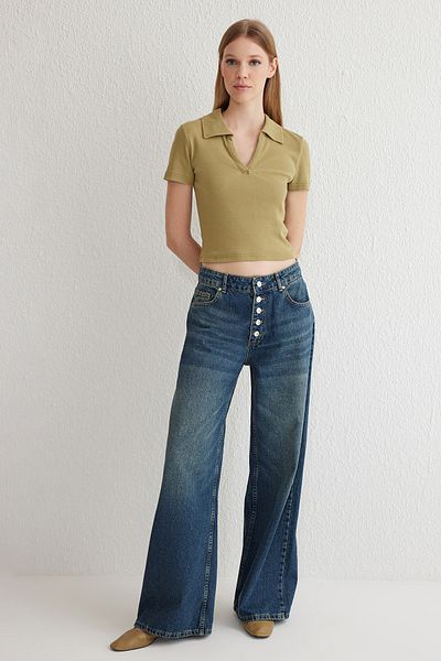 Trendyol Collection Sötétkék elülső gombos alacsony derékú, széles lábú farmernadrág TWOSS25JE00004