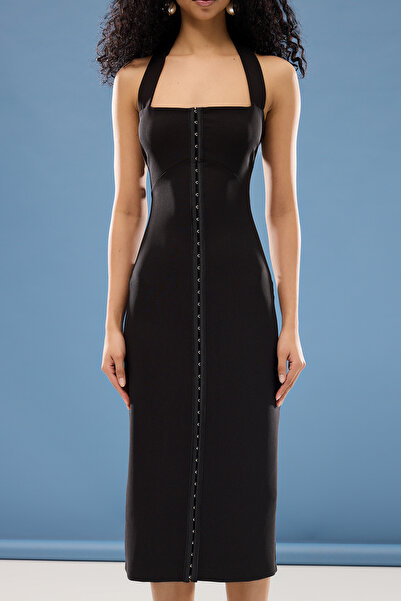 Trendyol Collection Μαύρο υφαντό φόρεμα με λεπτομέρεια TPRSS25EL00060