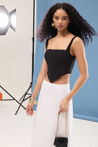 Trendyol Collection Schwarze Korsett-Crop-Bluse mit Trägern – TWOSS23BZ00938