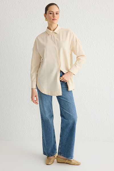 Trendyol Modest Beigefarbenes, mit Knöpfen verziertes, gewebtes Baumwollhemd TCTSS24TG00054