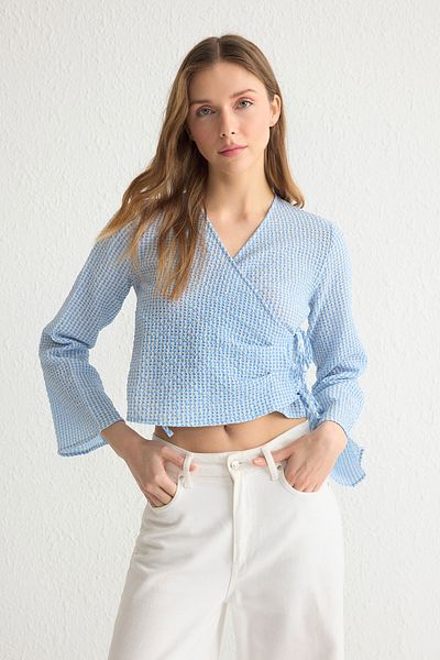 Trendyol Collection Blaue Seersucker-Baumwoll-Webbluse TWOSS25BZ00059