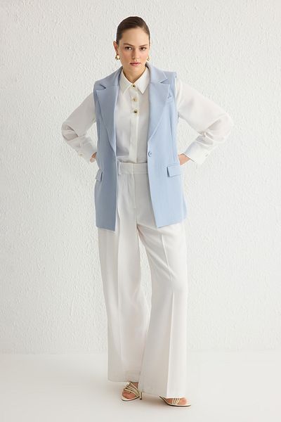 Trendyol Modest Hellblaue gewebte Weste mit einem Knopf und Taschendetail TCTAW24YL00017