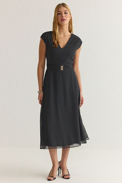 Trendyol Collection Černé midi šaty s potiskem puntíků - výstřih do V, pásek, A-Line Twoss25El00135