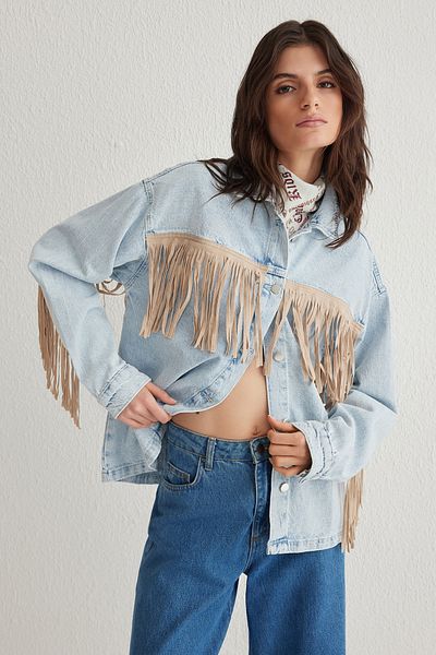 Trendyol Collection Jachetă de blugi supradimensionată cu ciucuri din piele intoarsa albastru deschis TWOSS25CE00021
