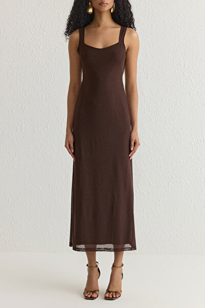 Trendyol Collection Κομψό βραδινό φόρεμα με γυαλιστερό στρας με επένδυση από καφέ τούλι TPRSS25AE00006