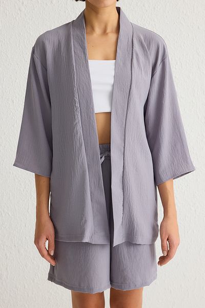 Trendyol Collection Túlméretes szürke kabát és rövidnadrág szett - szőtt TWOSS25AU00030