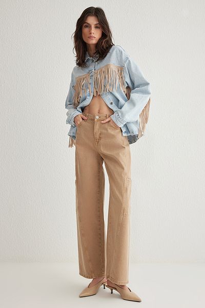 Trendyol Collection Camel Pocket Detaillierte Barrel-Jeans mit hoher Taille TWOSS25JE00041