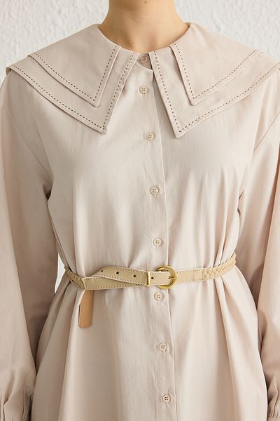 Trendyol Modest Μπεζ λεπτομέρεια ραφής αντίθεσης Διχτυωτό φόρεμα με διπλό γιακά με ζώνη TCTSS25EB00000