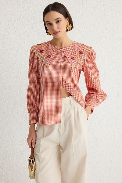 Trendyol Collection Burgunderrotes, detailliertes Seersucker-Stoffhemd mit Stickerei TWOSS21GO0232