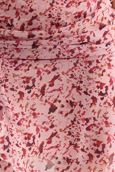 Trendyol Collection Rózsaszín aszimmetrikus midi hosszúságú sifon virágos szőtt szoknya TWOSS25ET00039