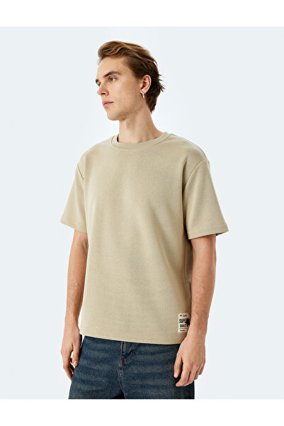 Koton Λεπτομερές μπλουζάκι από βαμβακερό μείγμα με κοντό μανίκι με λαιμόκοψη