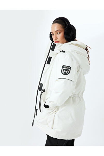 Koton Anorak Mont Kapüşonlu Fermuarlı Cep Detaylı Etiket Baskılı Beli Lastikli Su Geçirmez