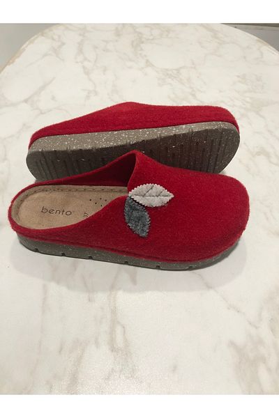 BENTO Women's Felt Red House Slippers K117004