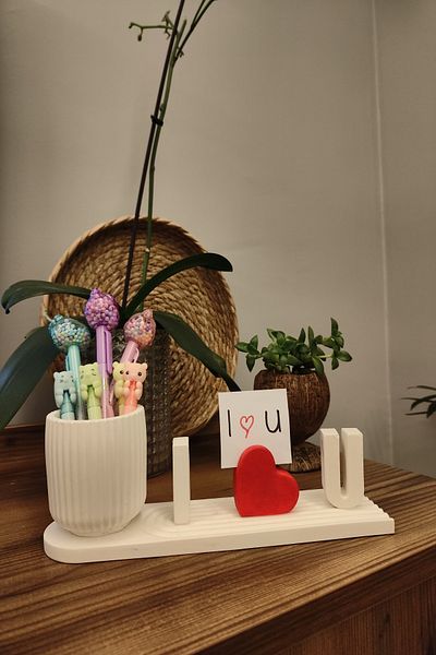 puridadesign Decorative Romantic I Love U Themed Heart Lover Note Holder and Pen Holder Set