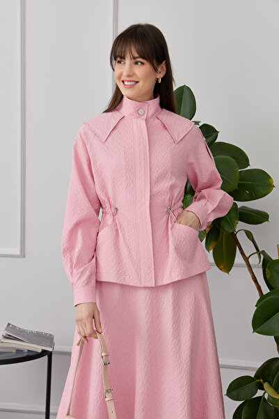 Fatma Atasoy سترة النسيج القطني ذات الياقة العالية باللون الوردي