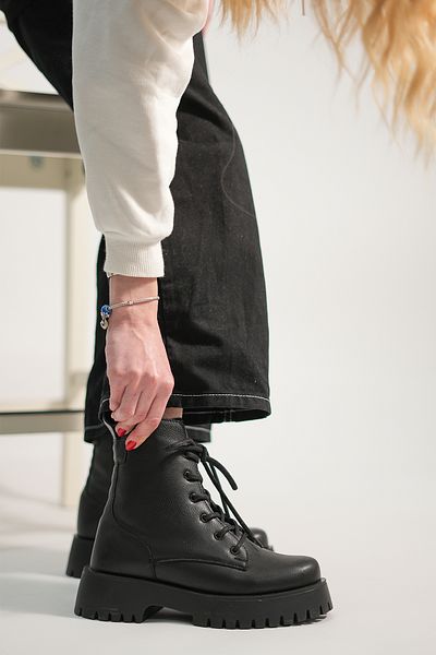Marjin Damenstiefeletten mit Reißverschluss und gezackter Sohle Suzet Schwarz
