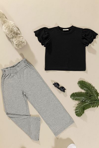 for you kids Gray Tsihrt Trousers and Ruffle Detailed Set