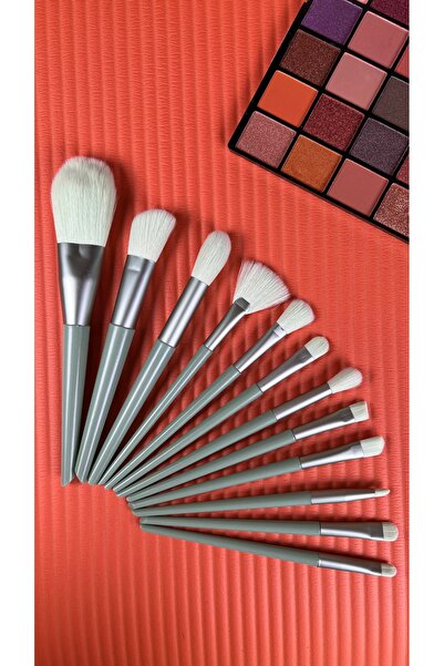 BMA TAKI مجموعة فرش مكياج لوكس مكونة من 12 قطعة لون أخضر فاتح طبيعي