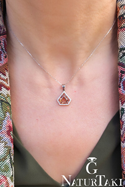 Naturtakı Zultanit Taşlı Tasarım Kadın Gümüş Kolye-Günlük Kombinlik Prizma Piramit Kesim Yeşil Sultanit