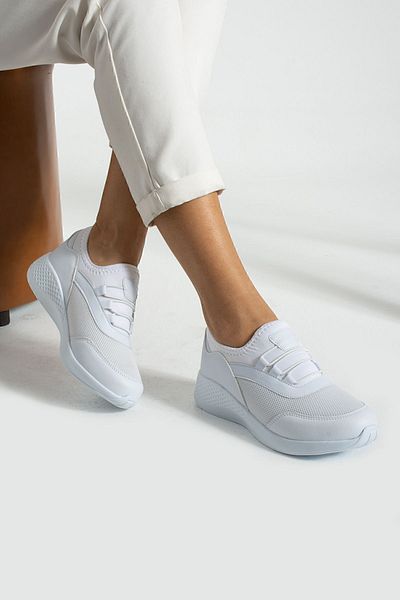 Lubrand Bílé anatomické nazouvací tenisky s flexibilní podrážkou Ležérní tenisky