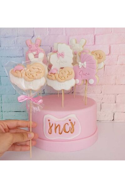 Tatlı Armağanlar Standlı Toz Pembe Çubuklu Isimli Yenidoğan Bebek Model Butik Kurabiye - 15 Adet