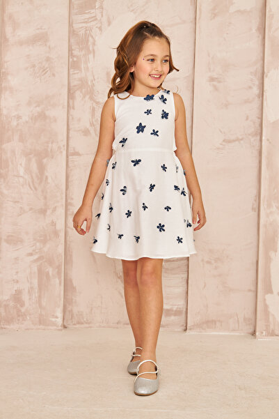 zühre balaban λευκό βαμβακερό κορίτσι καλοκαιρινό φόρεμα τζιν λουλούδι λεπτομέρεια