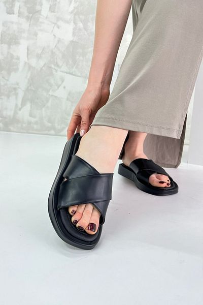 inizio Μαύρες παντόφλες σταυρού GD304