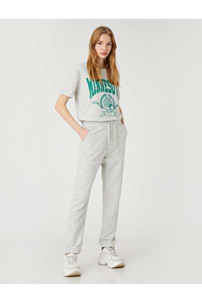 Koton Κολεγιακό μπλουζάκι με κοντό μανίκι με στάμπα με λαιμόκοψη