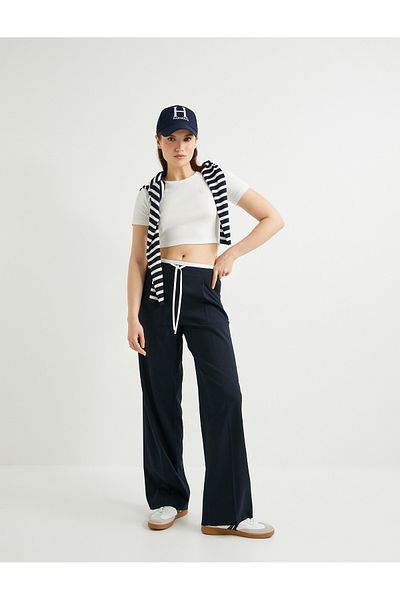 Koton Crop T-shirt με κοντομάνικο λαιμόκοψη με ραβδώσεις