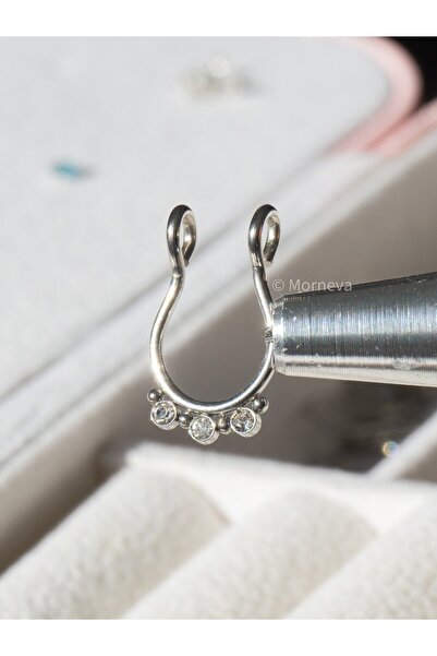MORNEVA Deliksiz Çelik Sıralı Taşlı Sıkıştırma Fake Septum Burun Piercingi (Gümüş Renk)