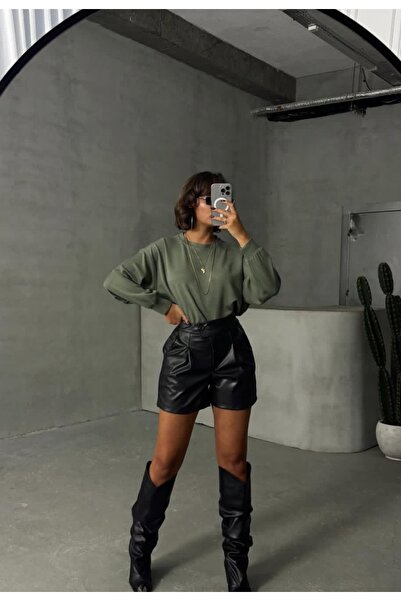 Kısmetin Butiği Kadın Iki Düğmeli Pileli Deri Şort Farklılık Sevenlere Özel A Klass Kumas Fark Yaratır